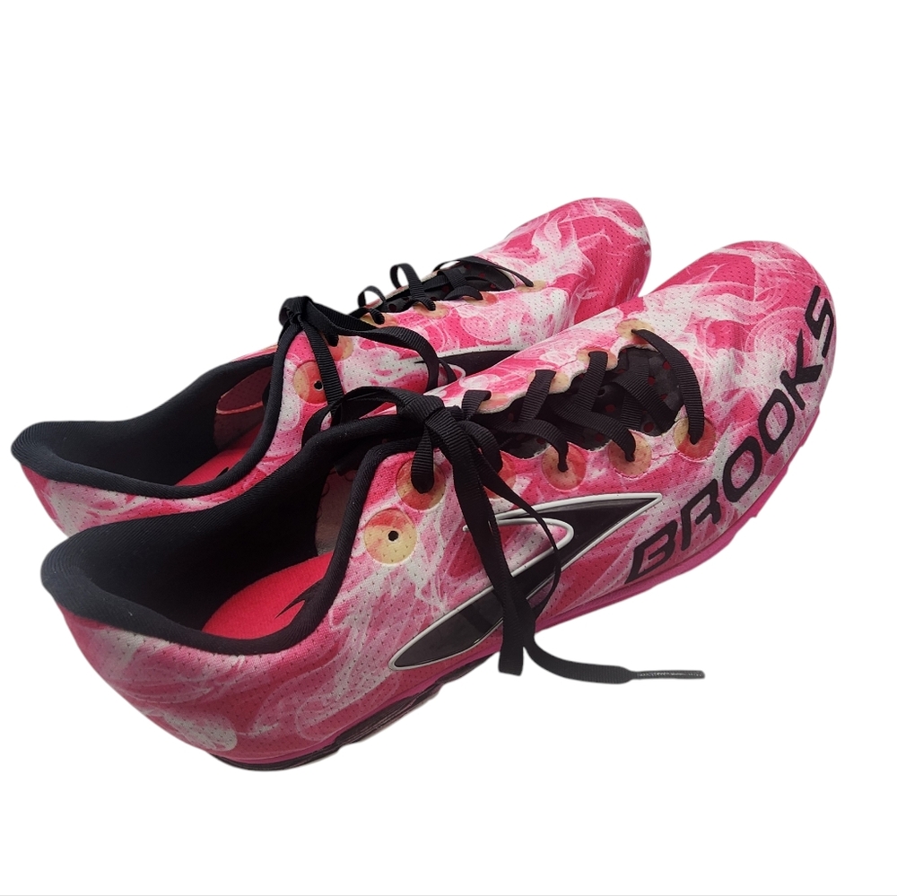 Brooks NWOT Launch 15‎ Womens Cleats Size 9.5